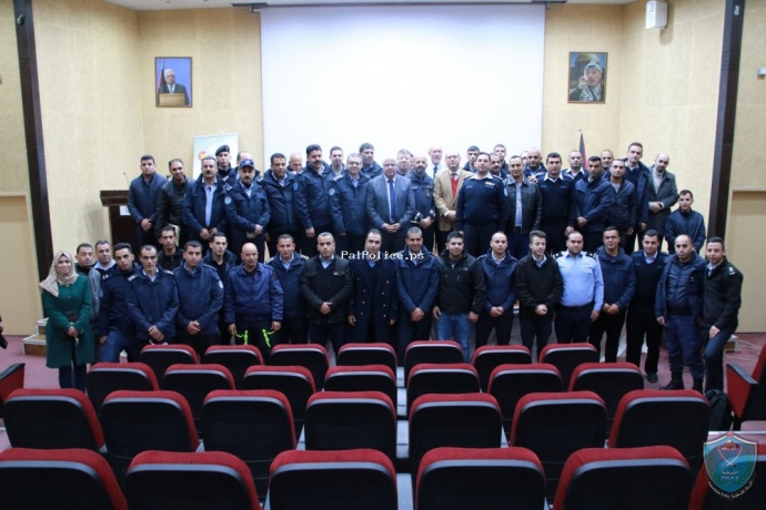 الشرطة تخرج دورات بالتعاون مع الوكالة الإسبانية للتنمية في جامعة بولتكنيك فلسطين في الخليل