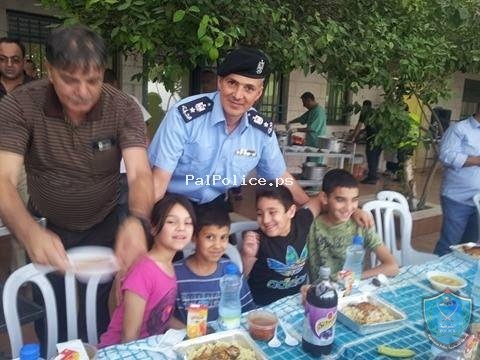 الشرطة ومؤسسة الدفاع عن الاقصى ينظمان افطاراً جماعيا في جمعية الملجأ الخيري الأرثوذكسي في بضواحي القدس