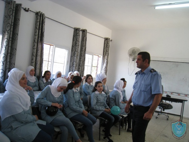الشرطة تنظم محاضرتين توعية في مدرستي الشهيد مازن ابو الوفا وبنات كفر الديك الثانوية في سلفيت