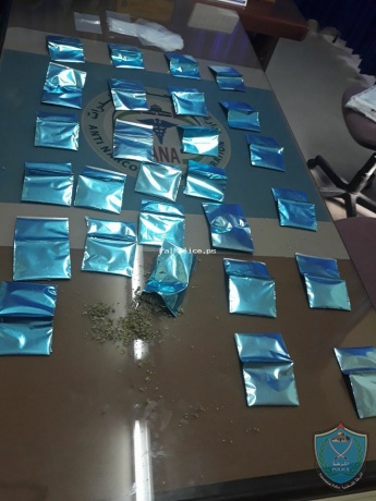 الشرطة تضبط 27 مغلف من مادة الماريجوانا المخدرة بحوزة تاجر في الخليل