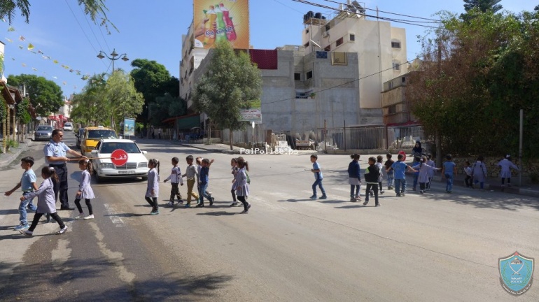 الشرطة تنظم يوما مروريا لطلبة مدرسة الشهداء الأساسية المختلطة في قلقيلية