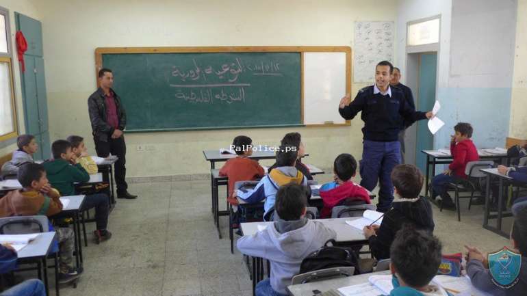 الشرطة تنظم محاضرة حول التوعية و السلامة المرورية في مدرسة الالمانية الاساسية بطوباس