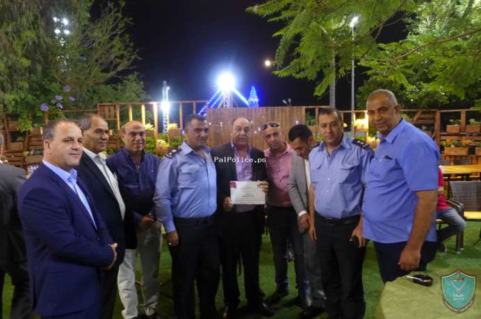 اللجنة العليا لمهرجان التسوق تكرم الشرطة في جنين