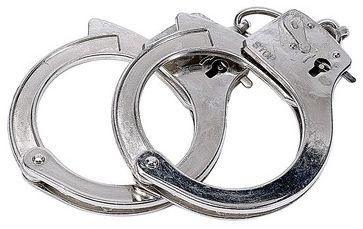 الشرطة تلقي القبض على احد تجار ومروجي المخدرات في نابلس