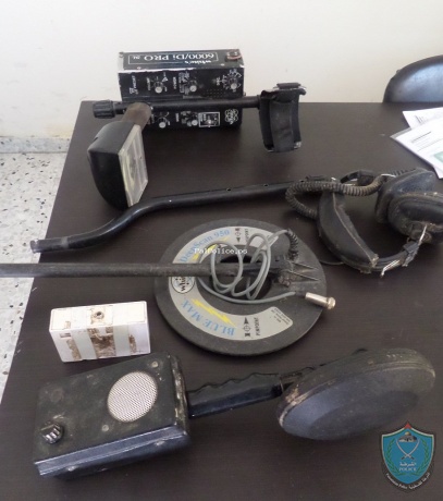 الشرطة تضبط اجهزة للتنقيب عن الآثار في الخليل ونابلس