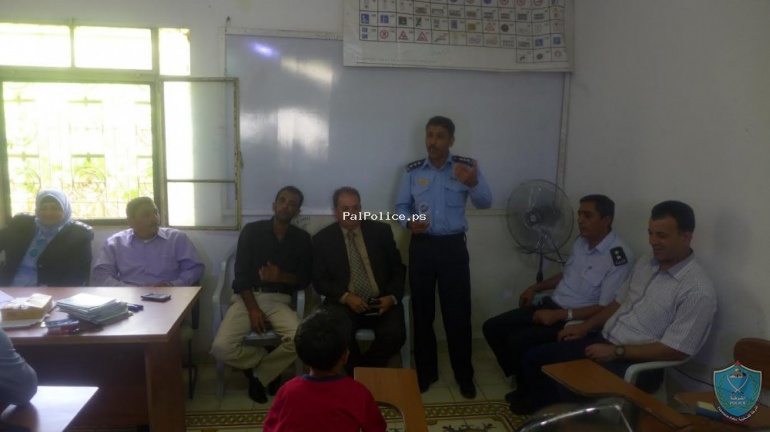 الشرطة تنظم محاضرة حول عمل شرطة المرور لطلاب كلية فلسطين لتدريب السياقة في سلفيت