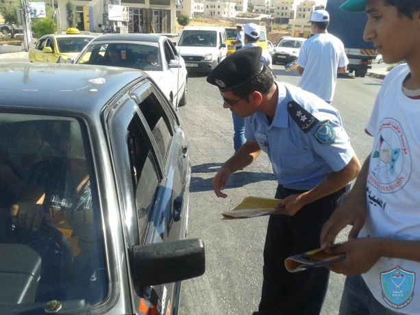 الشرطة وبلدية العبيدية ومؤسسة نافذة فلسطين يطلقون حملة توعية مرورية للحد من حوادث السير