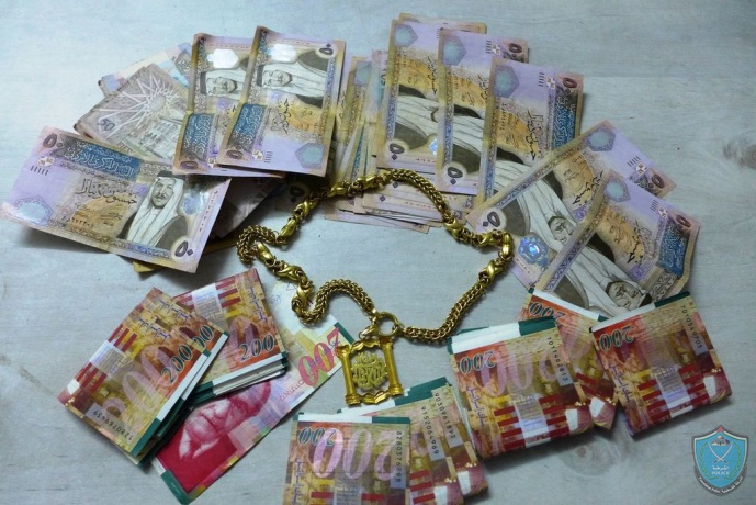 الشرطة تكشف ملابسات سرقة مبلغ 11 الف شيكل و1600 دينار ومصاغ ذهبي بقيمة 2000 دينار بنابلس