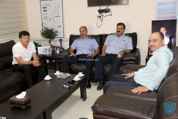 الشرطة وإدارة المتحف الفلسطيني ينقاشان سبل التعاون في رام الله