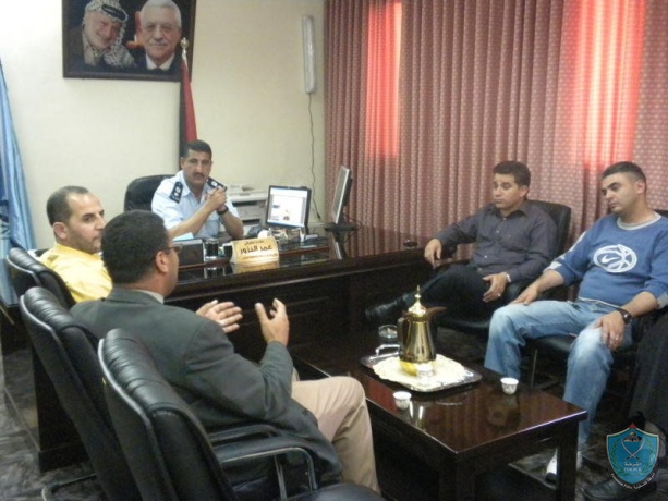 حركة فتح في نابلس تشيد بأداء الشرطة وحسن تعاونهم مع المواطنين .