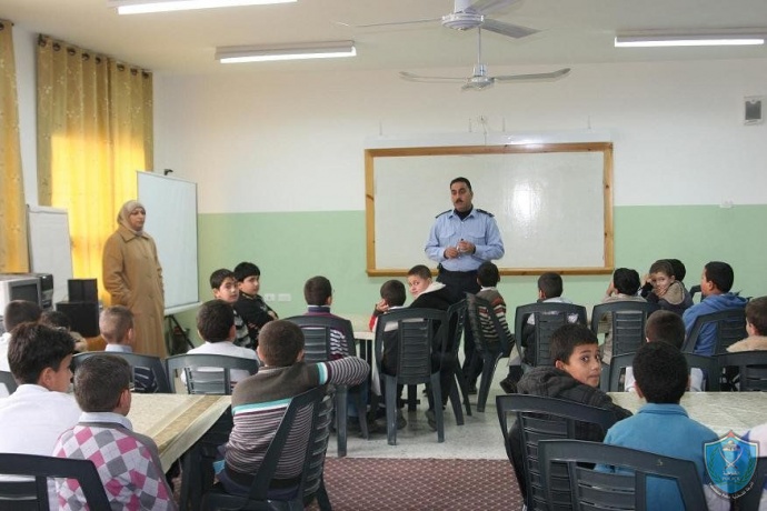 الشرطة تنظم عدد من المحاضرات الشرطية لطلبة مدارس بلدتي عزون العتمة وبيت أمين في قلقيلية