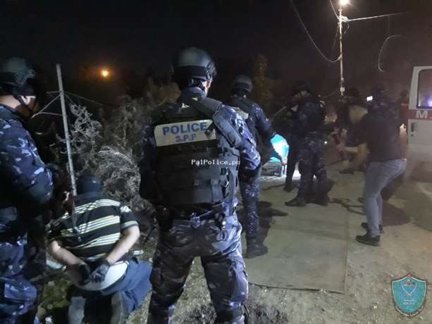 الشرطة تشارك بسيناريو يحاكي مكافحة الجريمة وإلقاء القبض على الخارجين عن القانون في قلقيلية