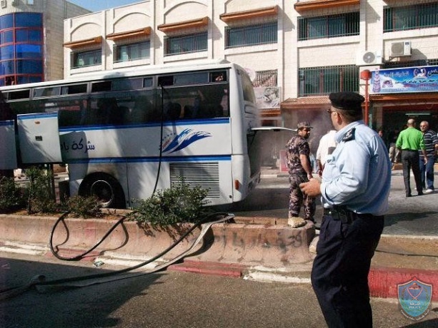 الشرطة و الدفاع المدني تنقذان طالبات رحلة مدرسية من حريق شب بحافلتهن في قلقيلية