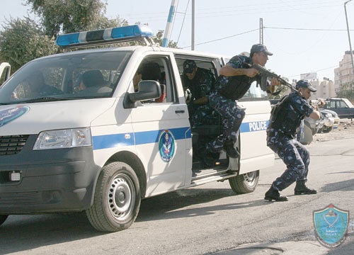 الشرطة تضبط مجموعه اشتال لنبات المارجوانا المخدر في رام الله
