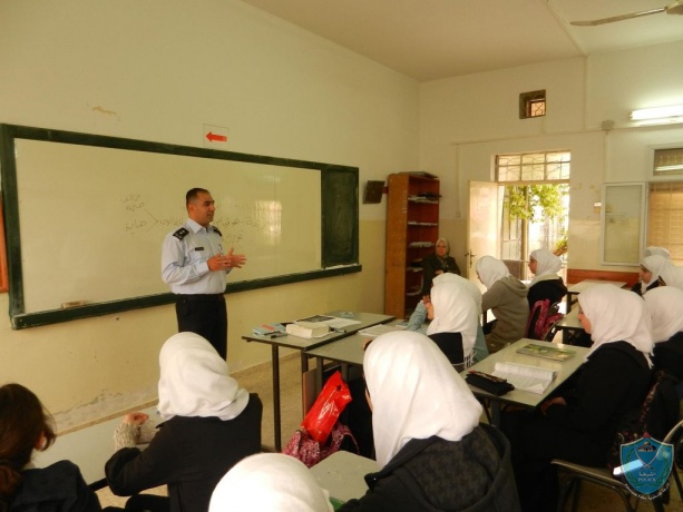 الشرطة تحاضر حول حماية الأسرة في مدرسة العدوية في طولكرم