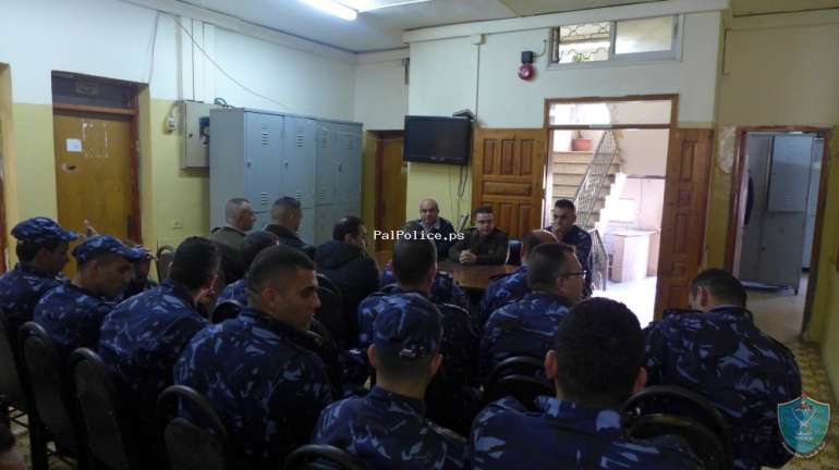 الشرطة تنظم محاضرة حول الولاء والانتماء لعدد من منتسبيها في قلقيلية
