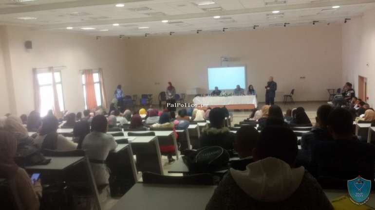 الشرطة تنظم ورشة عمل حول مخاطر الانترنت لطلبة الجامعة العربية الامريكية في جنين