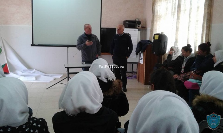 الشرطة تنظم ثلاثة محاضرات بالتوعية الأمنية في مدارس ضواحي القدس.