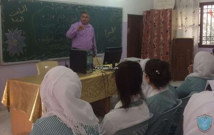 الشرطة تعقد محاضرة  حول الاستخدام الامن للانترنت والجرائم الالكترونية  في مدارس طولكرم .