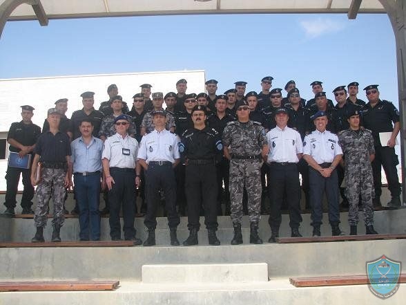 الشرطة تحتفل بتخريج دورة للضباط في أمن المنشآت والأمن الدبلوماسي
