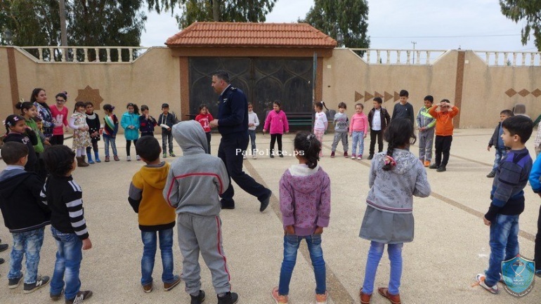 الشرطة تنظم يوم ترفيهي وتعليمي مفتوح لطلاب مدرسة الزيتونه في طوباس