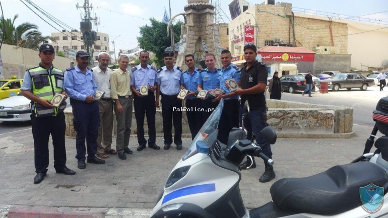 جنين : الشرطة توزع مصحف على كل شرطي بمناسبة شهر رمضان الفضيل