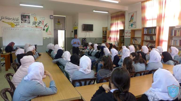 الشرطة تنظم محاضرة حول حماية الأسرة والطفل لطالبات مدرسة بنات جينصافوط في قلقيلية