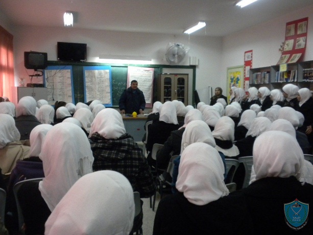 الشرطة تعقد سلسلة محاضرات توعية لطلبة المدارس في الخليل وسلفيت