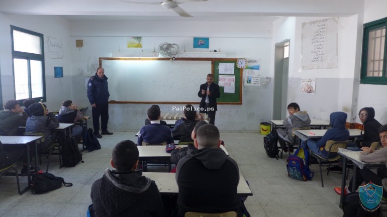 الشرطة تطلق المرحلة الثانية من برنامج المحاضرات الشرطية لطلبة المدارس في قلقيلية