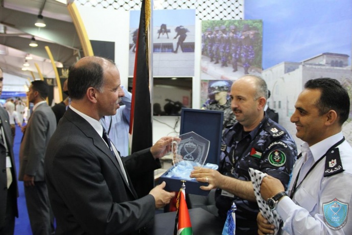 الامير فيصل بن الحسين يزور جناح فلسطين في معرض سوفكس في عمان