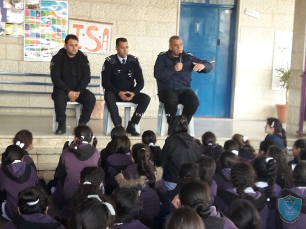 الشرطة تحاضر بأكثر من 150 طالبة بمدرسة بنات الناصرة في بيت لحم