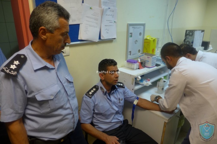 الشرطة تشارك في حملة التبرع بالدم لصالح بنك الدم الفلسطيني في جنين