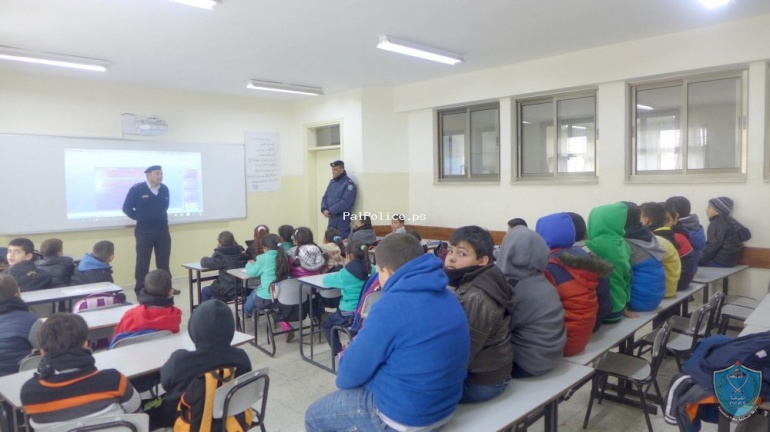 التوعية الشرطية تستهدف 245 طالب وطالبة في مدرسة الروم الأرثوذكس في الطيبة