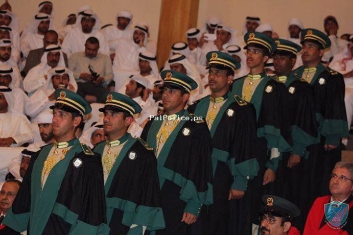 تلميذ ضابط شرطة فلسطيني يحصل على المرتبة الاولى بامتياز في اكاديمية شرطة دبي