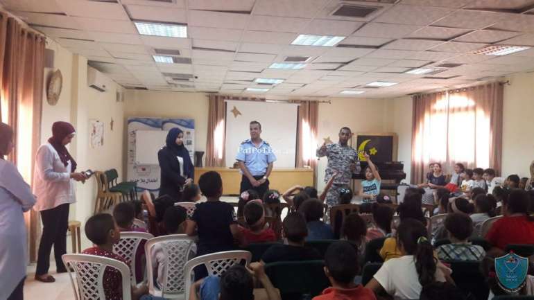 الشرطة والضابطة الجمركية يطلقان محاضرات التوعية الذاتية للأطفال في اريحا