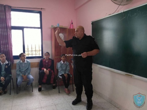 الشرطة تعقد محاضرات توعية شرطية لطالبات  مدرسة بنات اكتابا  في طولكرم