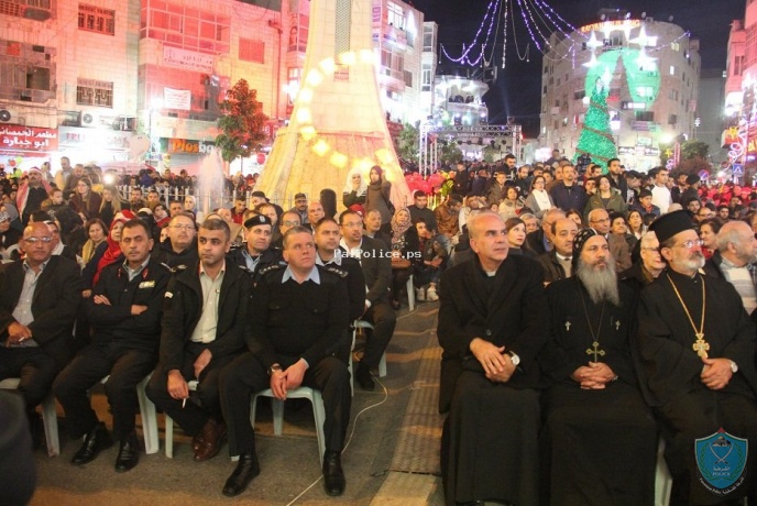 الشرطة تؤمن وتشارك باحتفال إضاءة شجرة الميلاد في رام الله