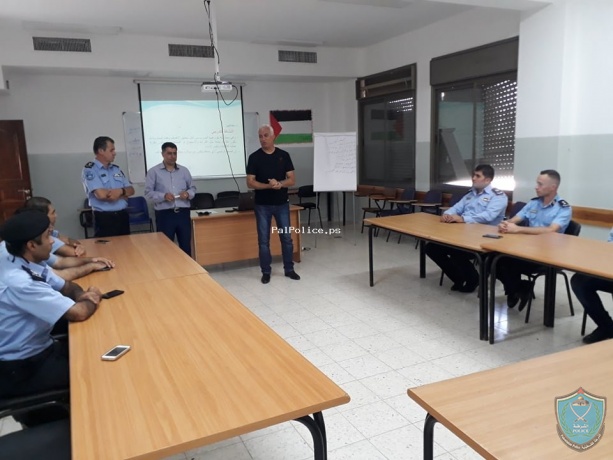الشرطة تفتتح دورة تخصصية في كلية فلسطين للعلوم الشرطية في اريحا