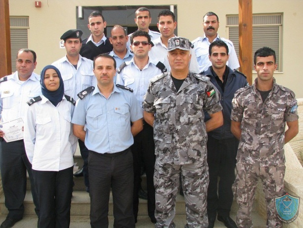 تخريج  دورة "مكاتب بلا ورق" في كلية فلسطين للعلوم الشرطية في أريحا