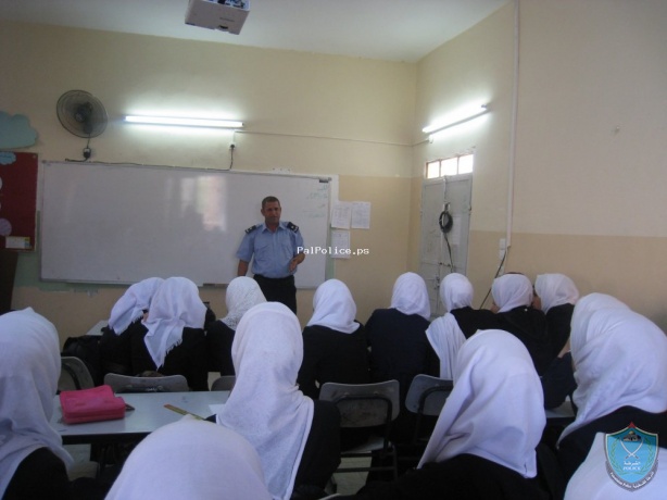 الشرطة تعقد محاضرة حول مخاطر  المخدرات لطالبات مدرسة قراوة بني حسان الثانوية  بسلفيت