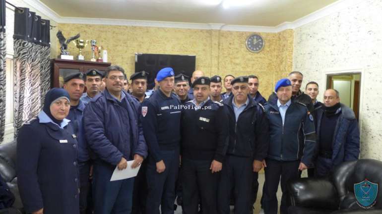 الشرطة تخرج دورة التدريب أثناء الخدمة الأولى في قلقيلية