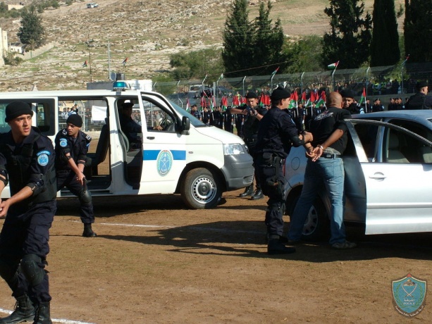 الشرطة تلقي القبض شخص احتال  بمبلغ 2 مليون شيكل على المواطنين.