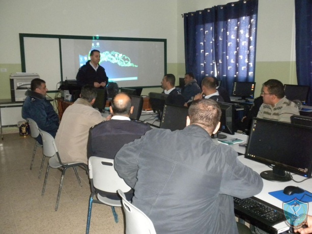 الشرطة تفتتح دورة حاسوب في محافظة جنين