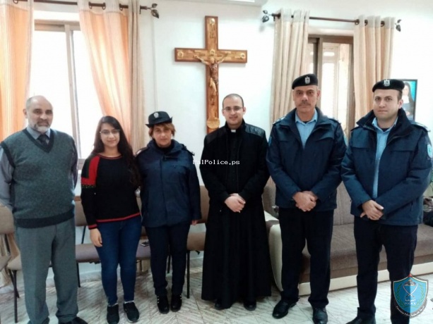 الشرطة تقدم التهاني للمعلم الفلسطيني في بيت لحم