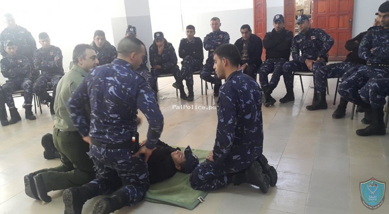الشرطة والخدمات الطبية العسكرية تنظمان تدريب عملي في الإسعاف الأولي لمنتسبي شرطة محافظة جنين