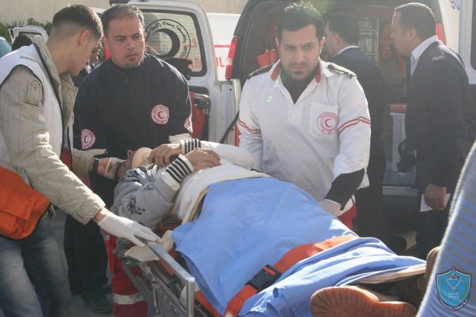 إصابة خطيرة لمواطن بانقلاب مركبته إثر رشقه بالحجارة من قبل المستوطنين في الخليل
