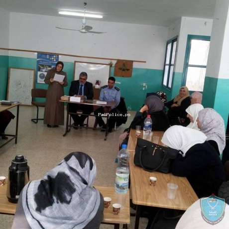 الشرطة تعقد ورشة عمل بعنوان (واقع المرأة بين العرف و الدين والقانون ) في طولكرم