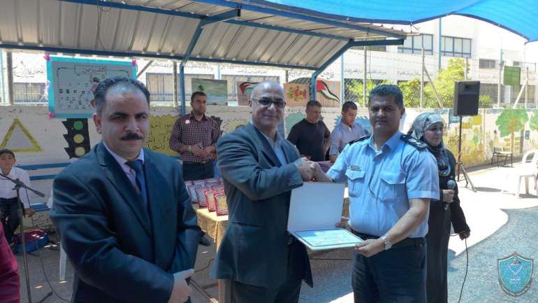 مدرسة ذكور قلقيلية الأساسية الثانية  تكرم شرطة المحافظة