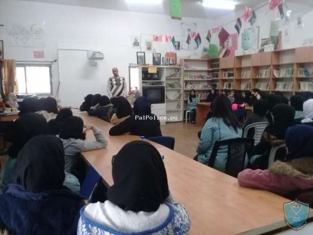 الشرطة تنظم محاضرة توعية حول الجرائم الالكترونية في مدرسة بنات برطعه الثانوية بجنين