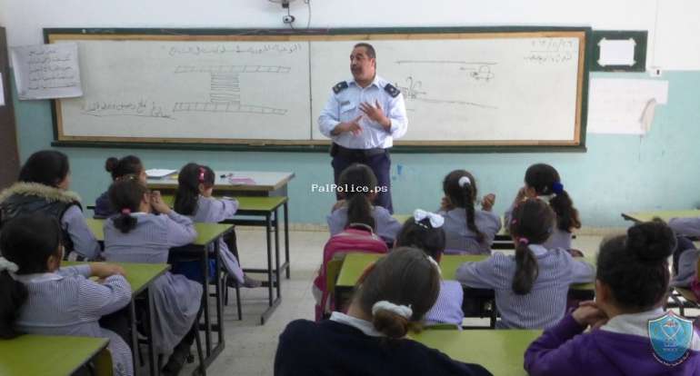 الشرطة تعقد محاضرة للتوعية حول السلامة المرورية لطلبة مدرسة بنات زهير المحسن  في طولكرم